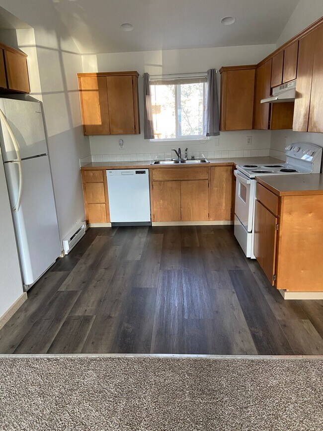 Building Photo - Riverton triplex
