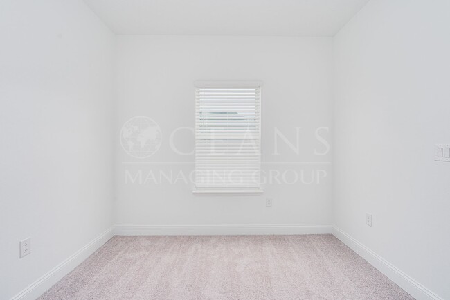 Building Photo - NEWER 4 Bedroom 3 Bath Home in Halifax Pla...