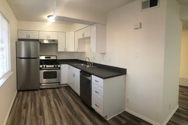 Kitchen 13 x 8 -all stainless - 3919 Ortiz Ct NE