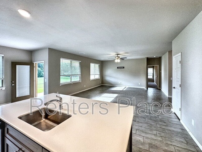 Building Photo - 13927 S Ironwood Pl