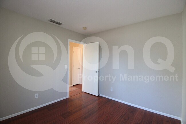 Foto del edificio - 2138 E Robin Ln