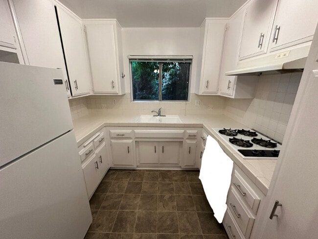 Foto del edificio - 1906 Pelham Ave