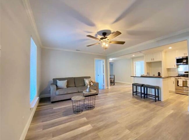 Foto del edificio - 2722 Gladstone Dr