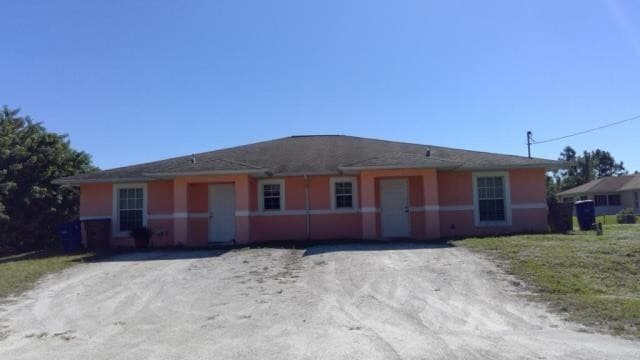Building Photo - 3 BED 2 BATH DUPLEX FOR RENT