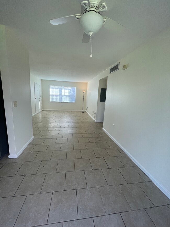 Foto del edificio - 1920 E Edgewood Dr