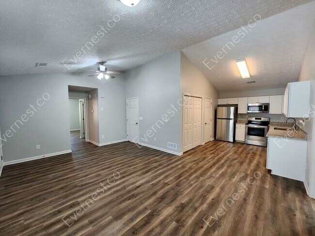 Foto del edificio - 1235 Creek View Ct