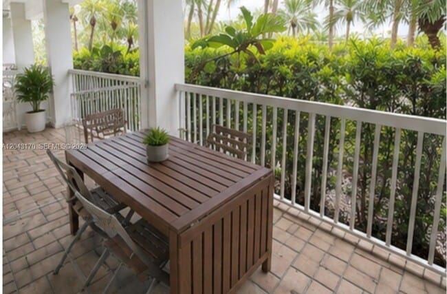 Building Photo - 10275 Collins Ave
