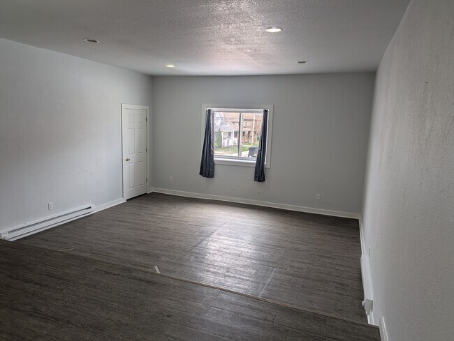 Foto del edificio - 102 S Main St