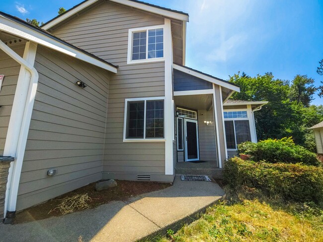 Building Photo - Spacious Remodeled Home with 3 Car Garage,...