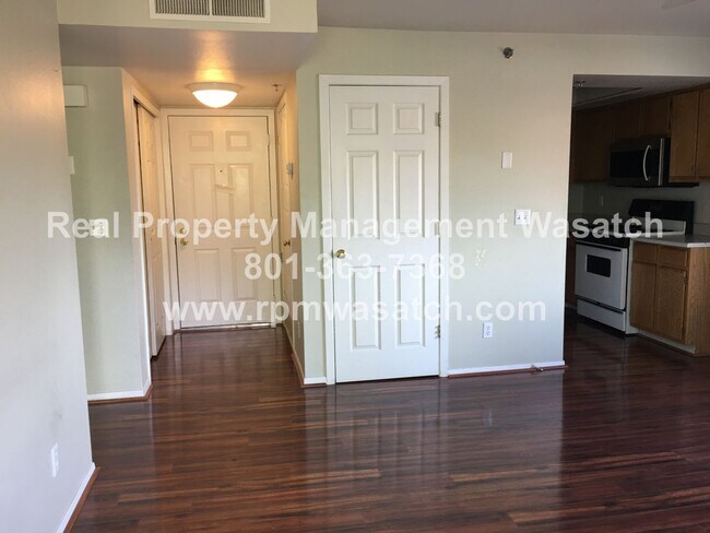 Foto del edificio - Charming 3 Bedroom 2 Bathroom Downtown Condo!
