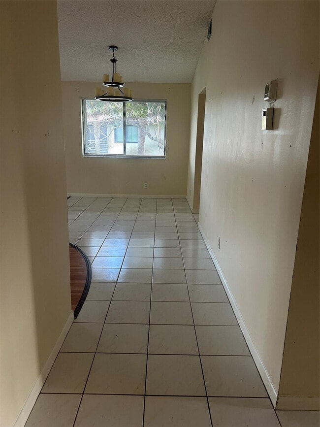 Foto del edificio - 9321 SW 23rd St