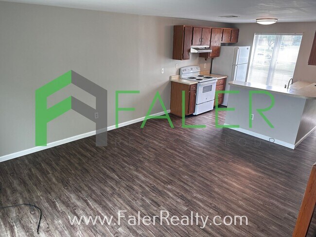Foto del edificio - End Unit Town-home