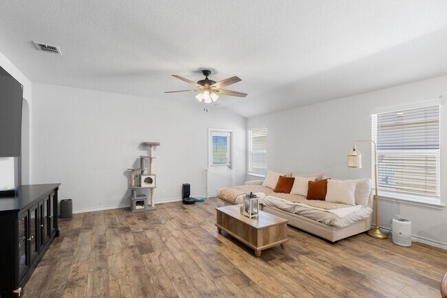 Foto del edificio - 3 Bedroom/2 Bath Redbird Ranch Subdivision