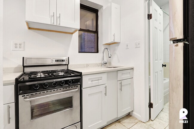 Building Photo - 326 W 49th St