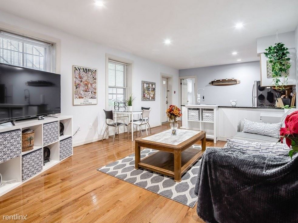 Foto principal - 8025 Maryland Ave