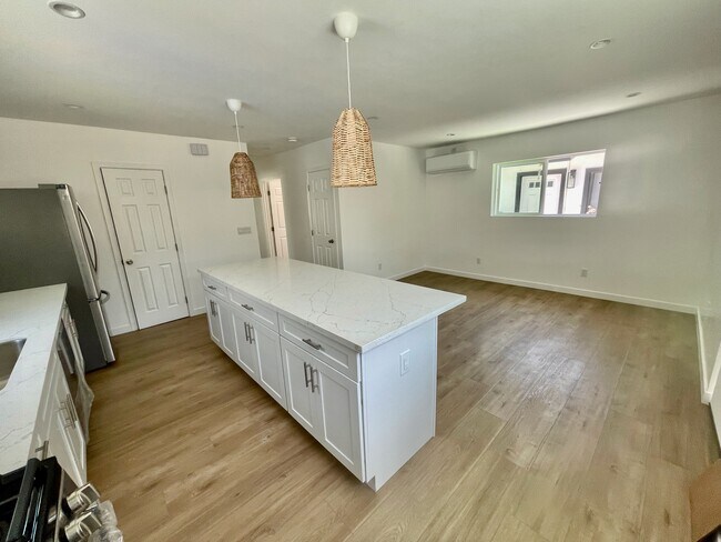 Cocina/Sala de estar - 3542 W 132nd St