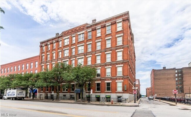 Foto del edificio - 408 W St Clair Ave
