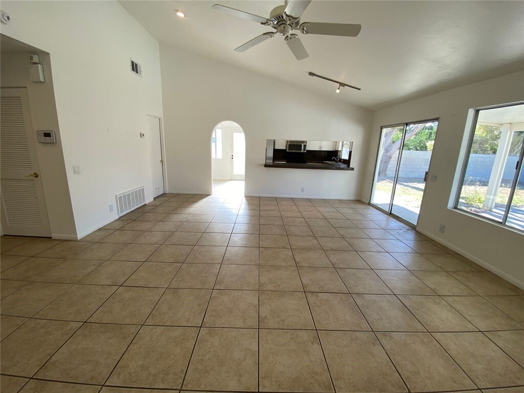 Foto del edificio - 68305 Encinitas Rd