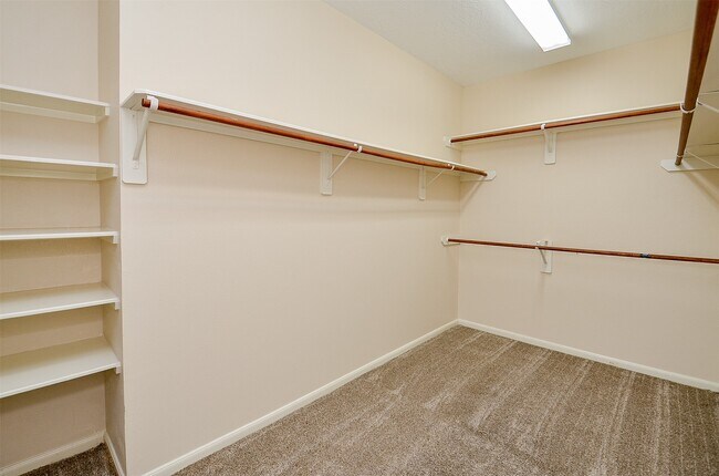 Foto del edificio - 7415 Oakwood Canyon Dr