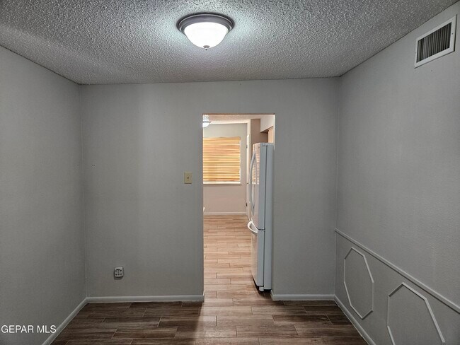 Building Photo - 10401 Kinross Ave