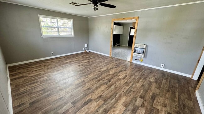 Building Photo - Move-In Ready 2 Bedroom Bungalow