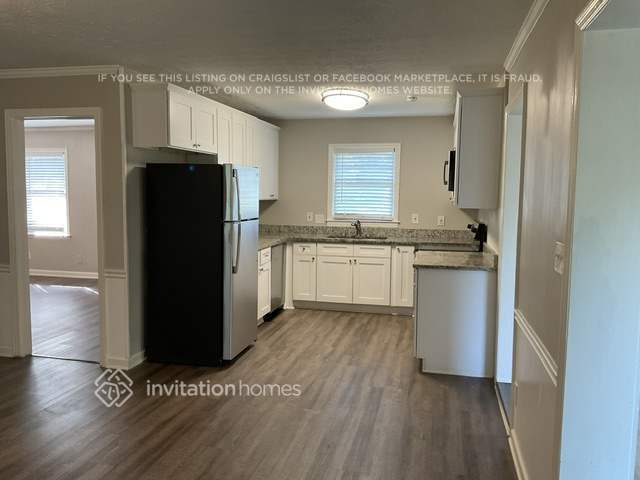 Building Photo - 2630 Farmington Dr SW