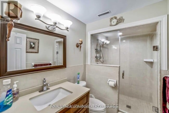 Building Photo - 26 Cabana Dr