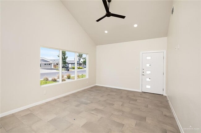 Building Photo - 1420 E Iris Ave