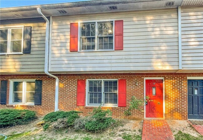 Foto del edificio - 2140 Kings Gate Cir SW