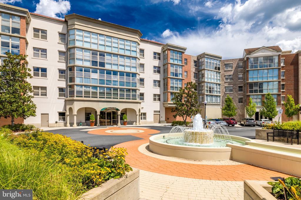 19360 Magnolia Grove Square Unit 310, Leesburg, VA 20176 Room for