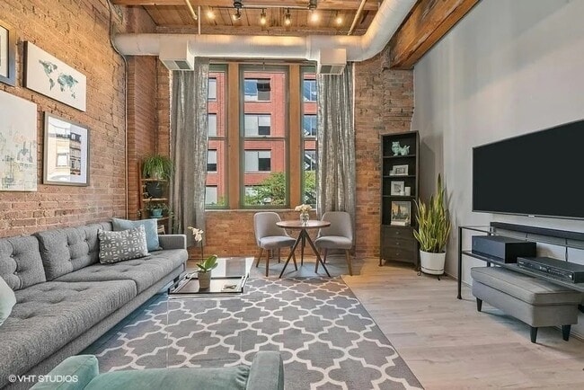 Building Photo - 331 S Peoria St