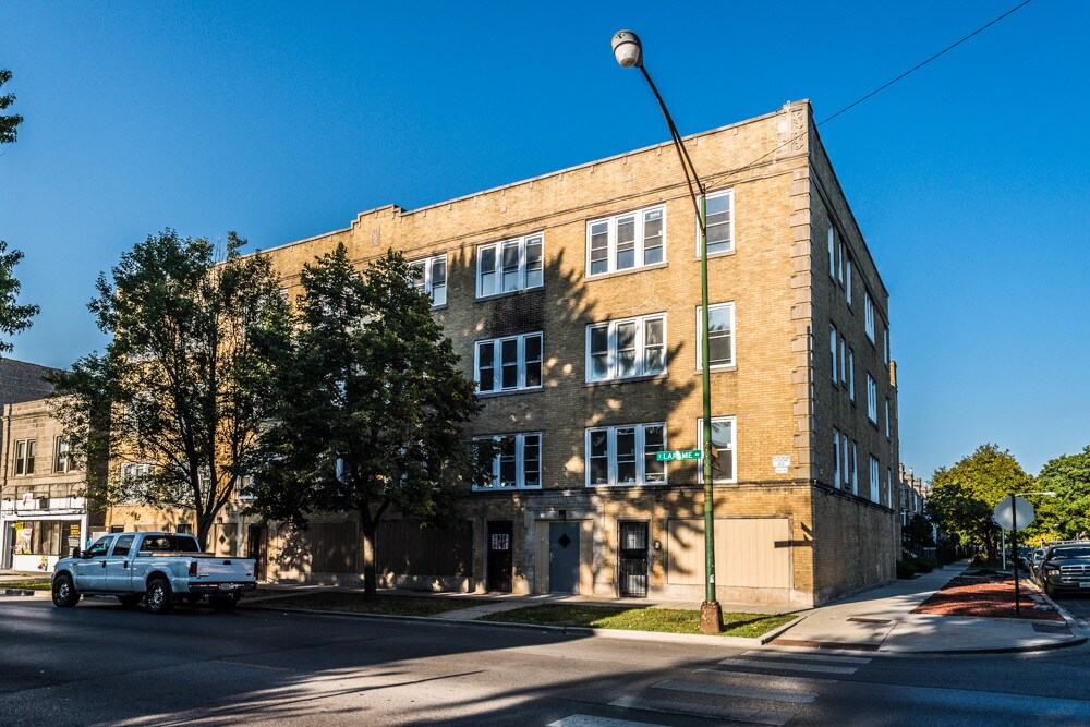 Foto principal - 5209 W Van Buren St