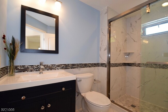 Building Photo - 18 Baltusrol Way