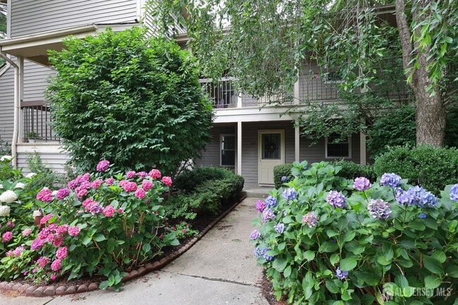 Building Photo - 123 Concordia Cir