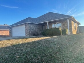 Building Photo - 1670 Julie Ln