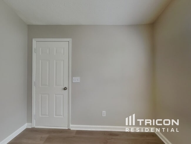 Building Photo - 1469 Buckingham Pl