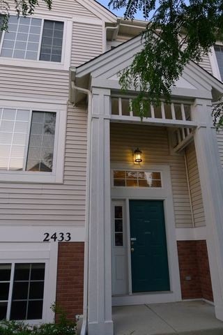 Building Photo - 2433 Oakfield Dr