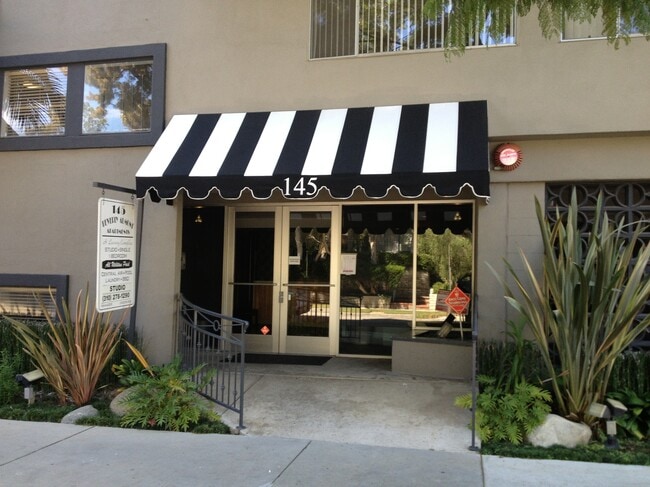Beverly Almont - 145 N Almont Dr