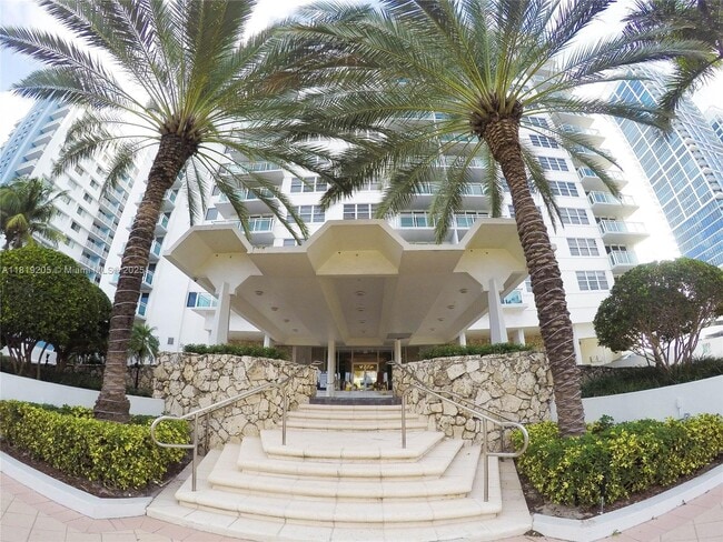 Foto del edificio - 6917 Collins Ave