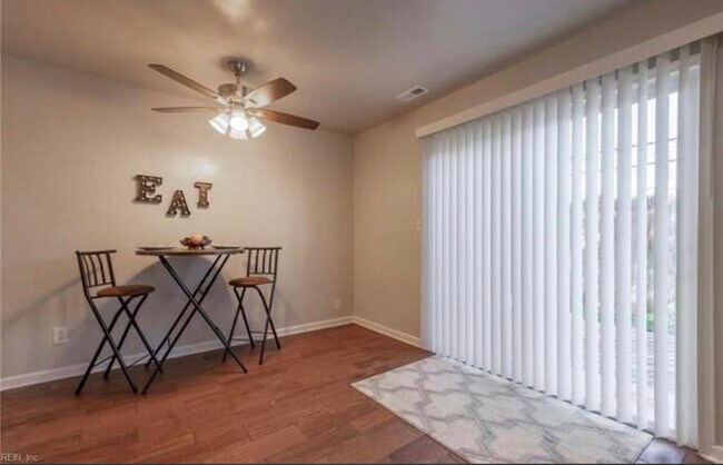 ZONA DE COMEDOR - 2706 Conrad Ave