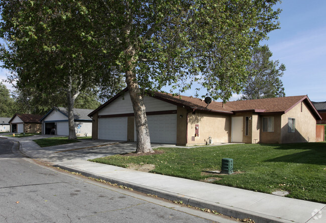 Building Photo - Hemet Meadows