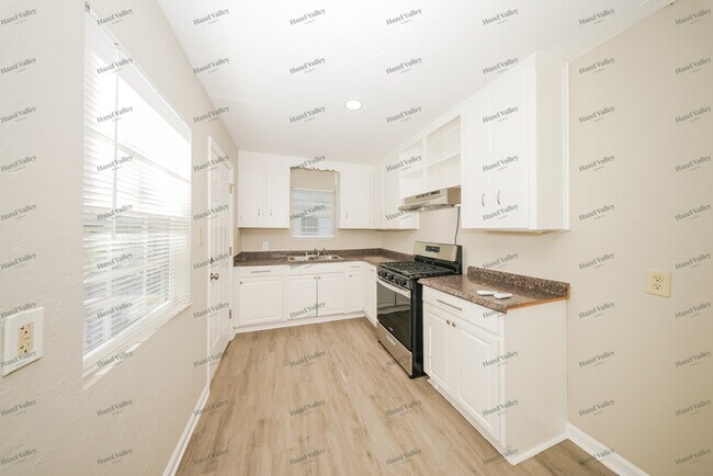 Foto del edificio - 1020 S Holly Dr