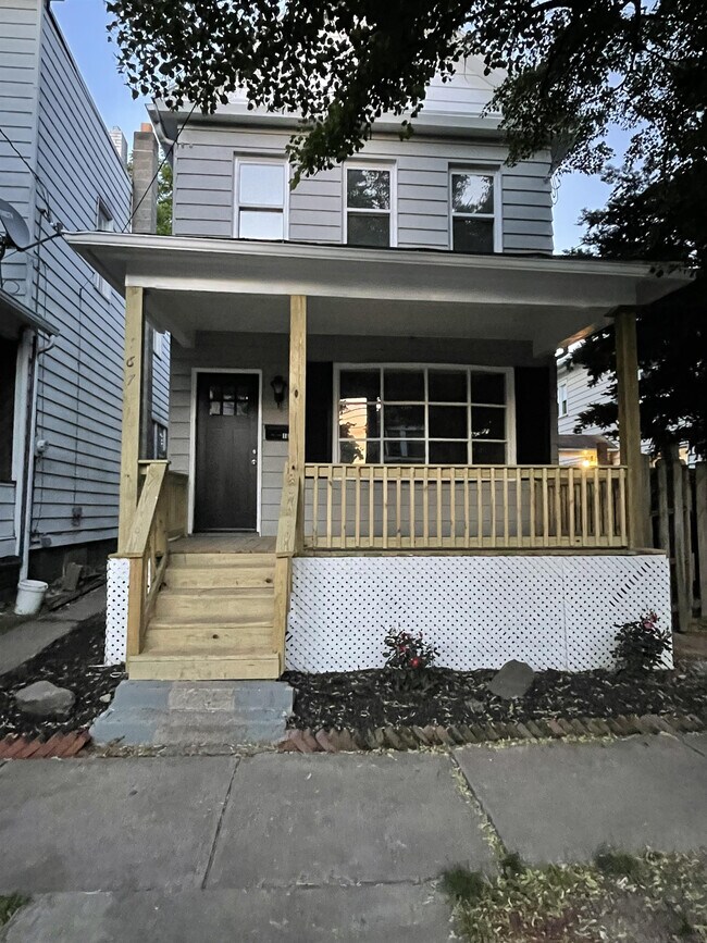 Building Photo - 167 Mill St