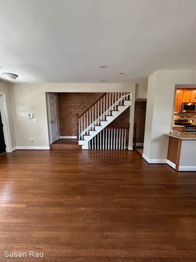 Building Photo - 4 br, 3.5 bath House - 614 Franklin St. NE