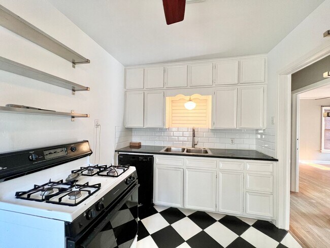 Building Photo - 2 Bed, 1 Bath in Hampton Hills Addition