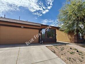 Building Photo - 2122 E Calle Arroyo Lindo