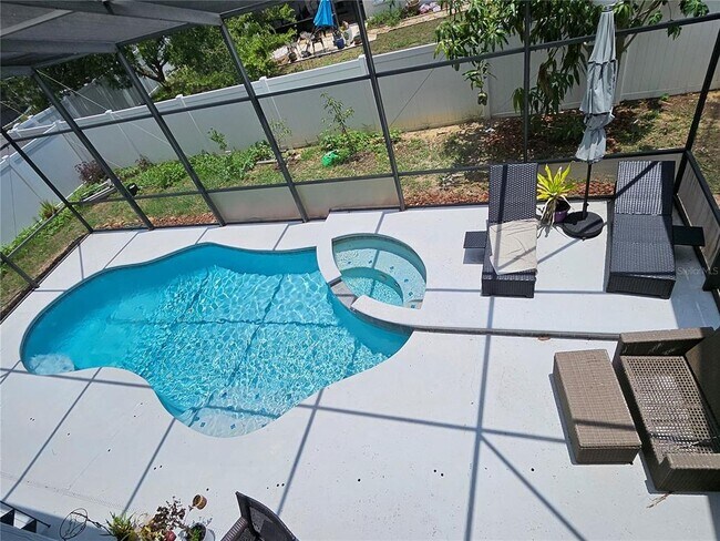 Building Photo - 712 Henley Cir