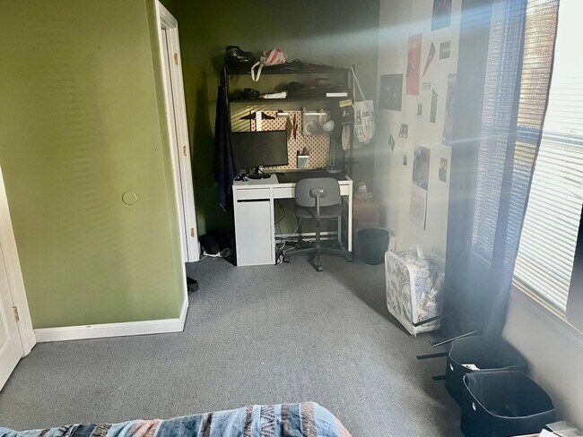 Building Photo - 24 Lawn St