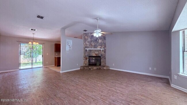 Foto del edificio - 4711 Cinnamon Fern Dr