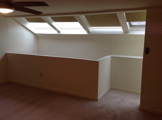 Building Photo - 2 Walter Houp Ct NE